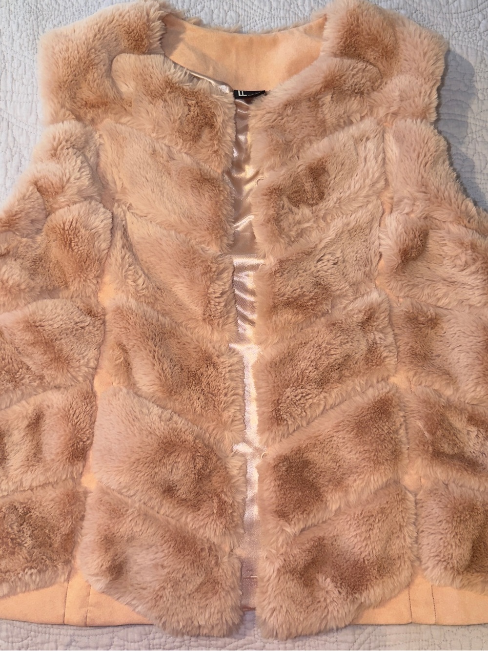 Plush Faux Fur Vest in Blush Peach size L